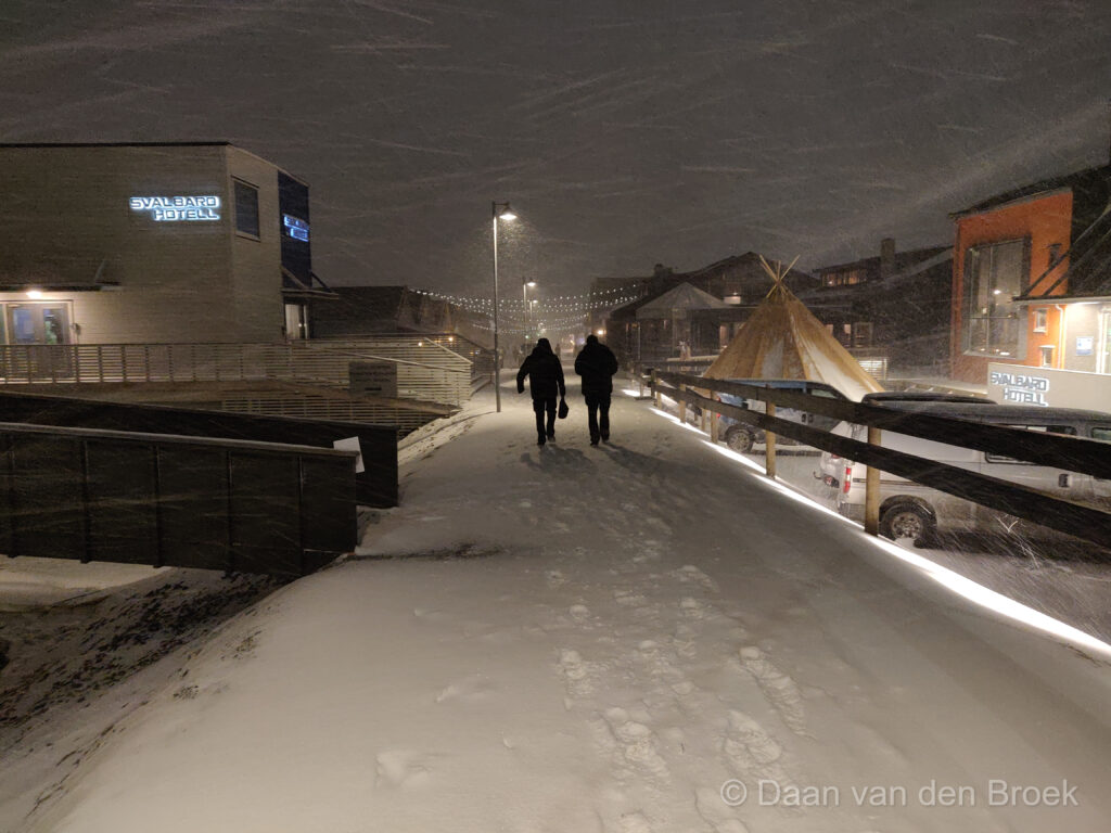 Longyearbyen winter climate - Dark winter in Longyearbyen - 27 nov 2018.